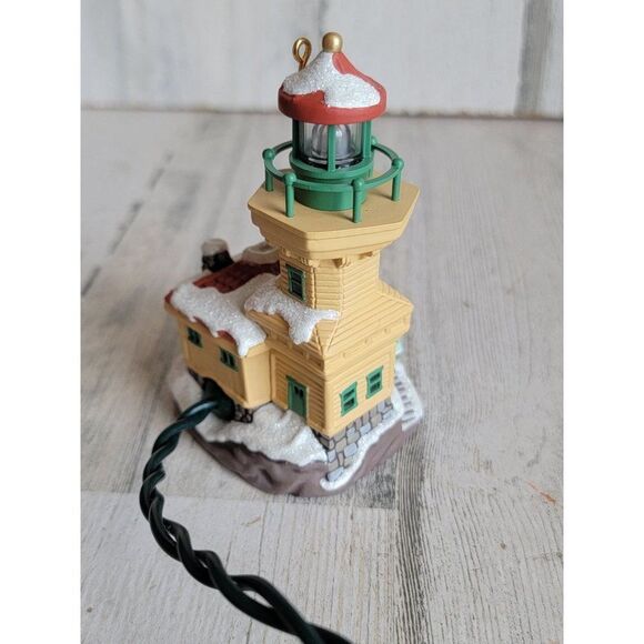 Hallmark 2007 Lighthouse greetings glitter Xmas ornament penguin - Picture 3 of 6